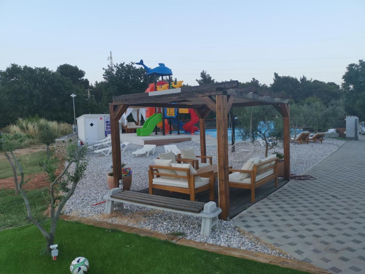 Jacuzi Cottage In The Olive Grove พูลา ภายนอก รูปภาพ